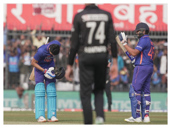 ಶತಕ ಸಿಡಿಸಿ ಅಬ್ಬರಿಸಿದ ರೋಹಿತ್-ಗಿಲ್