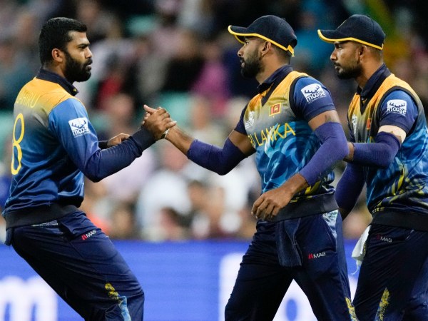 ಶಿಖರ್ ಧವನ್ ಮತ್ತು ರಿಷಭ್ ಪಂತ್ ಕೈಬಿಡಲಾಗಿದೆ