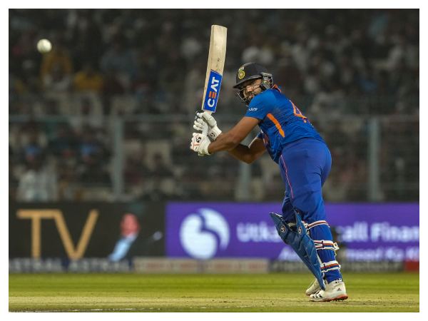 ಎಡಗೈ ಆಟಗಾರ ಕಡ್ಡಾಯವಲ್ಲ