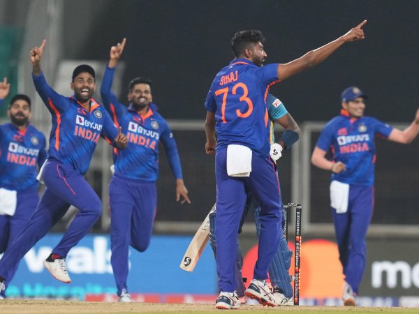 5 ವಿಕೆಟ್ ಪಡೆದ ಭಾರತದ ಮೊದಲ ವೇಗಿ ಆಗುವ ಅಂಚಿನಲ್ಲಿದ್ದ ಸಿರಾಜ್