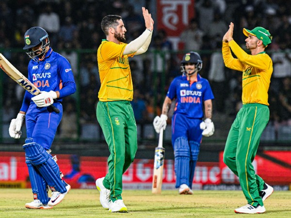  ವೇಗದ ಬೌಲರ್ ವೇಯ್ನ್ ಪಾರ್ನೆಲ್