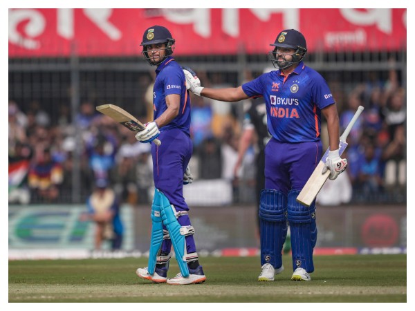 ರೋಹಿತ್-ಗಿಲ್ ಭರ್ಜರಿ ಜೊತೆಯಾಟ