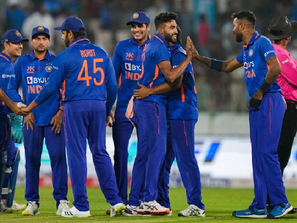  ಬುಮ್ರಾ ಅನುಪಸ್ಥಿತಿಯಲ್ಲಿ ಮಿಂಚಿದ ಸಿರಾಜ್ 