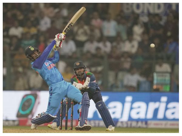 ಹೂಡಾ, ಅಕ್ಷರ್ ಅಮೋಘ ಪ್ರದರ್ಶನ ಹೂಡಾ, ಅಕ್ಷರ್ ಅಮೋಘ ಪ್ರದರ್ಶನ