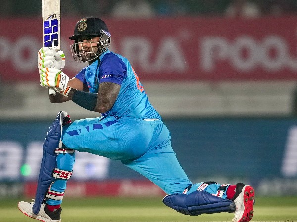 ಟೆಸ್ಟ್ ಕ್ರಿಕೆಟ್‌ನಲ್ಲಿ ಮಿಂಚ್ತಾರ ಸೂರ್ಯ?