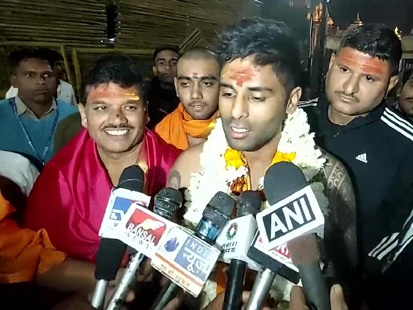 Team India Players Visit Mahakaleshwar Temple In Ujjain : Prayed For Rishabh Pants Speedy Recovery