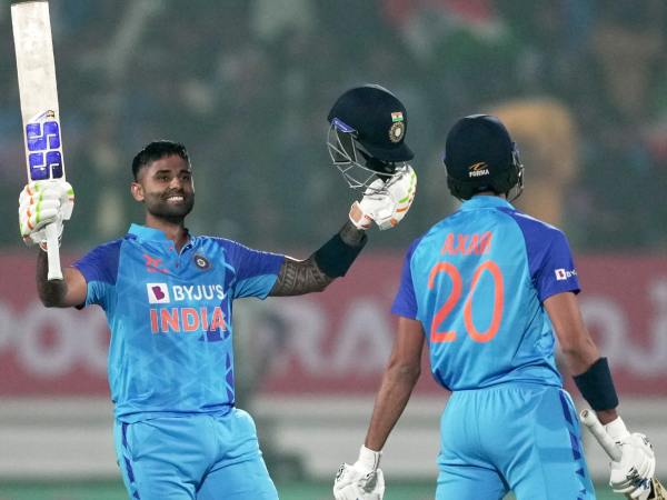 ಸೂರ್ಯಕುಮಾರ್ ಯಾದವ್ 43 ಇನ್ನಿಂಗ್ಸ್ಗಳಲ್ಲಿ 1,500 ರನ್ ಸೂರ್ಯಕುಮಾರ್ ಯಾದವ್ 43 ಇನ್ನಿಂಗ್ಸ್ಗಳಲ್ಲಿ 1,500 ರನ್