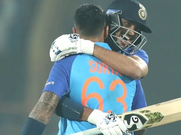  ವೇಗವಾಗಿ 1500 ರನ್ ಗಳಿಸಿದ ಸೂರ್ಯ