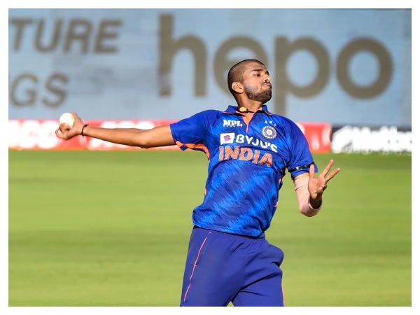 ವಾಶಿಂಗ್ಟನ್ ಸುಂದರ್ vs ಉಮ್ರಾನ್ ಮಲಿಕ್