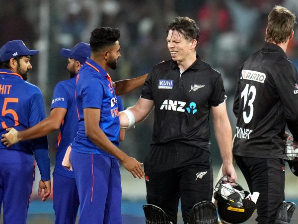 ನಿಧಾನಗತಿ ಬೌಲಿಂಗ್ ಮಾಡಿದ್ದಕ್ಕಾಗಿ ಭಾರತ ತಂಡಕ್ಕೆ ದಂಡ ನಿಧಾನಗತಿ ಬೌಲಿಂಗ್ ಮಾಡಿದ್ದಕ್ಕಾಗಿ ಭಾರತ ತಂಡಕ್ಕೆ ದಂಡ