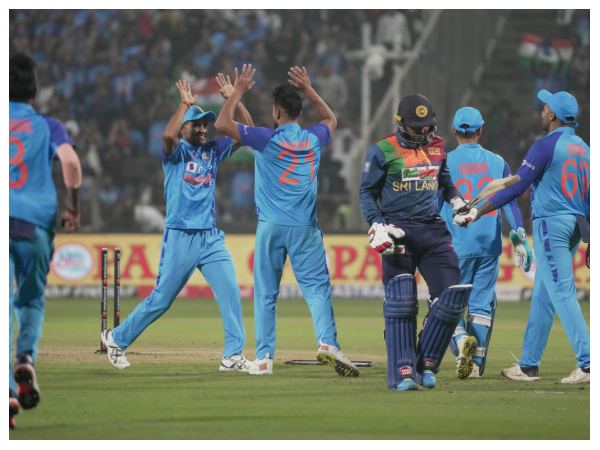 ಬದಲಾವಣೆಯಿಲ್ಲದೆ ಕಣಕ್ಕಿಳಿದ ಭಾರತ 