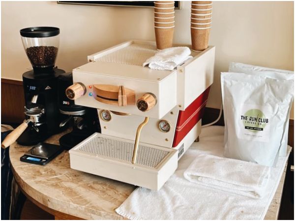 ಕಾಫಿಗೆ ಕರೆದ ಲ್ಯಾಬುಸ್ಚಾಗ್ನೆ