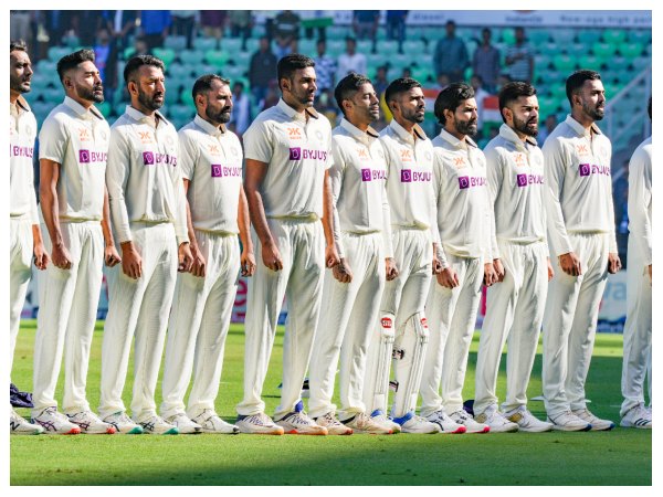 ಇತ್ತಂಡಗಳ ಆಡುವ ಬಳಗ