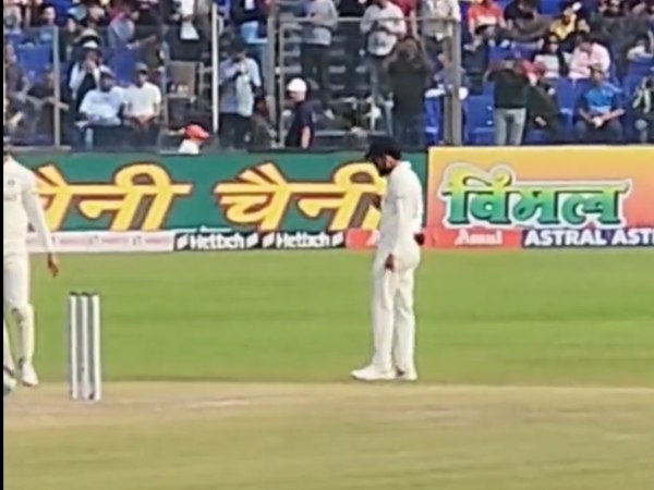 ಸ್ಟೇಡಿಯಂನ ಪ್ರೇಕ್ಷಕರಿಂದ ಆರ್‌ಸಿಬಿ, ಆರ್‌ಸಿಬಿ... ಎಂಬ ಘೋಷಣೆ