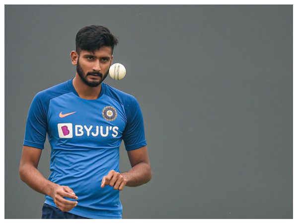 ಮತ್ತೋರ್ವ ಎಡಗೈ ವೇಗಿ ಖಲೀಲ್ ಅಹ್ಮದ್