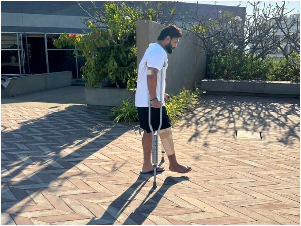 Rishabh Pant Shares Positive Recovery Update, Walks Underwater in Swimming Pool