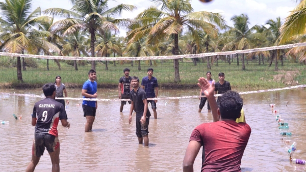 Davanagere: JJM Medical Students Celebrated By Playing Rural Sports