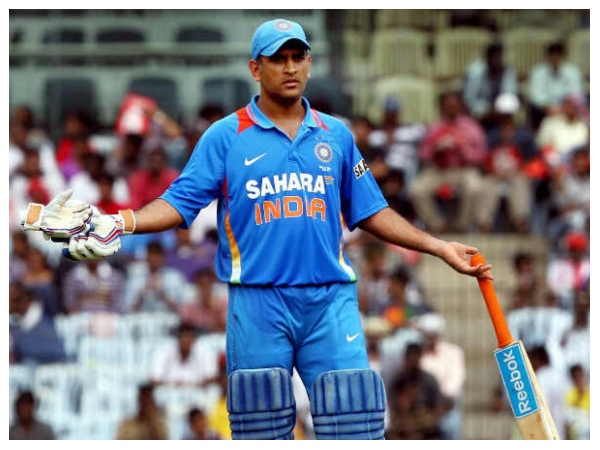 MS Dhoni Watching Chandrayaan 3 Moon Landing: video viral on social media