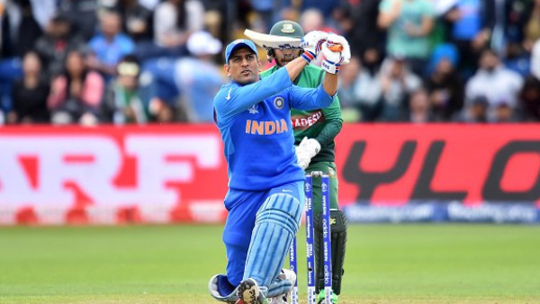AB De Villiers - MS Dhoni Display