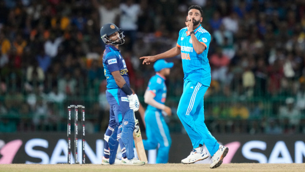 Netizens Demand Anand Mahindra Gift SUV to Mohammed Siraj Instead of Just Praising