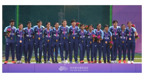smriti-mandanas-emotional-reaction-after-winning-gold-medal-at-the-asian-games-2023