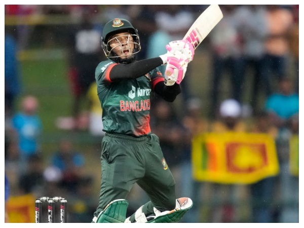 Mushfiqur Rahim gets out in Bizarre manner against New Zealand: viral video