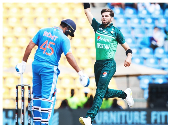 Ind vs Pak: Fakhar Zaman dropped Rohit Sharmas catch, but Hitman fails to take advantage Ind vs Pak: Fakhar Zaman dropped Rohit Sharmas catch, but Hitman fails to take advantage