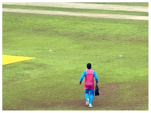 India vs Bangladesh Asia Cup Match Playing 11: Virat Kohli Supplies Drinks to Other Players