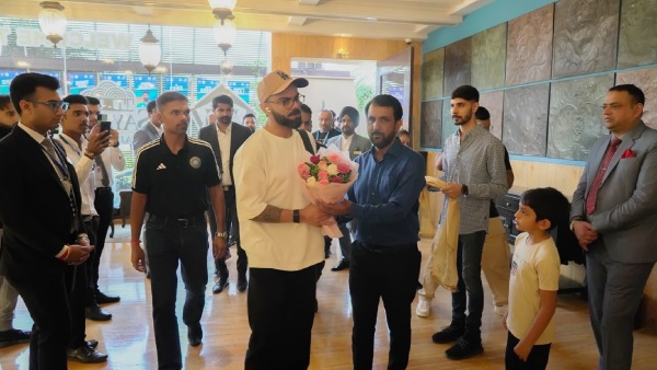 Virat Kohli, Anushka Took Lord Ganeshs Blessings Ahead of the 3rd ODI against Australia and World Cup