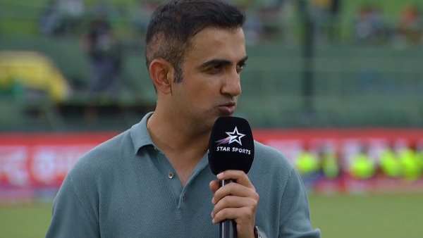 Gautham Gambhir Showed Inappropriate Gesture Towards Fans Who Were Chanting Kohli Kohli!