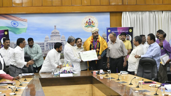 CM Siddaramaiah Felicitated Asian Games Medalists; Guarantee of Reservation in Government Jobs