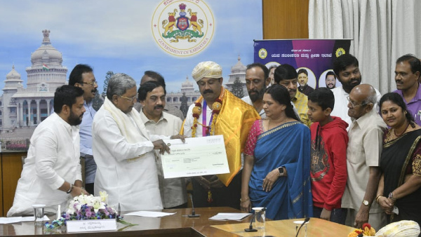 CM Siddaramaiah Felicitated Asian Games Medalists; Guarantee of Reservation in Government Jobs
