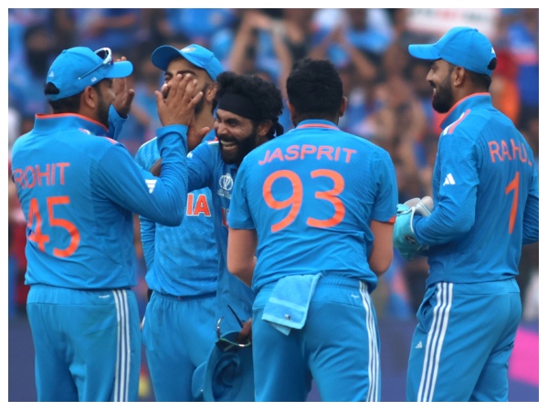 Ind vs Ban: Superman Ravindra take stunning catch then sends unique message to fielding Coach