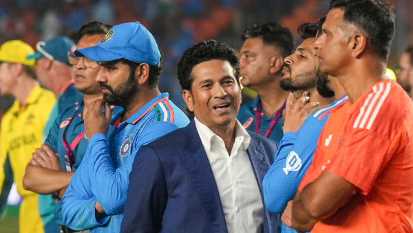 sachin-tendulkar-comforted-rohit-sharma-and-virat-kohli