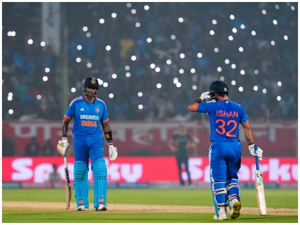 India vs Australia: Aakash Chopra praises Suryakumar Yadav said he is a dangerous batter in T20Is India vs Australia: Aakash Chopra praises Suryakumar Yadav said he is a dangerous batter in T20Is