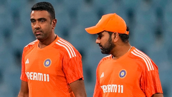 MS Dhoni Often Hailed as Best Captain, but R Ashwin Highlights Unique Leadership of Rohit Sharma MS Dhoni Often Hailed as Best Captain, but R Ashwin Highlights Unique Leadership of Rohit Sharma