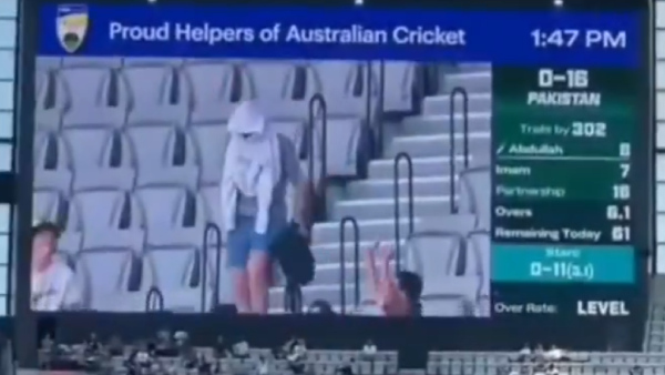 Lovers Romancing Caught by Cameraman During AUS vs PAK 2nd Test Video Goes Viral