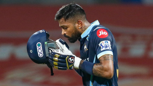 Fans Embarrass Hardik Pandya At Mumbai Airport, Cheering For Rohit Sharma