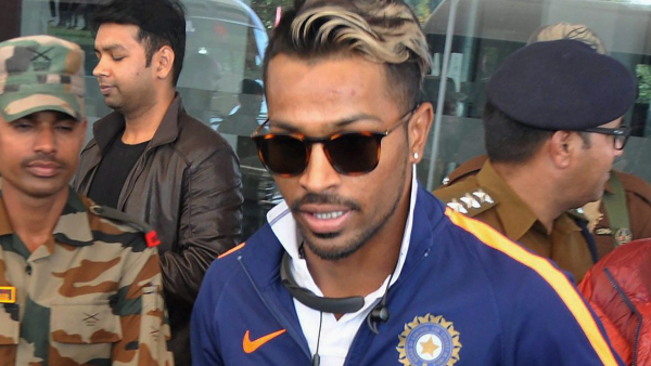 Fans Embarrass Hardik Pandya At Mumbai Airport, Cheering For Rohit Sharma