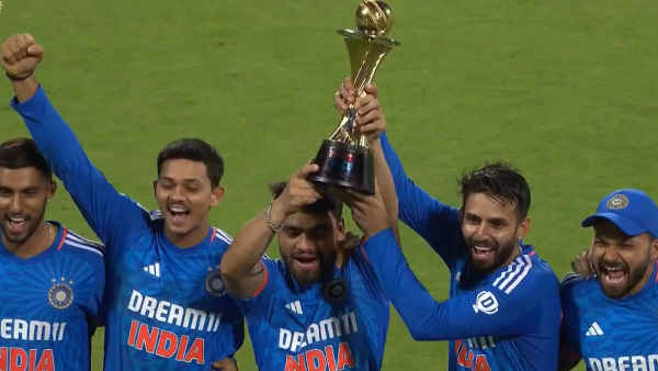 IND vs AUS: Suryakumar Yadav Carries on Team Indias Tradition, Earns Praise All Around