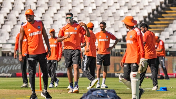 How to play against Ashwin? kevin pietersen taught Guru Mantra to England batsmen How to play against Ashwin? kevin pietersen taught Guru Mantra to England batsmen