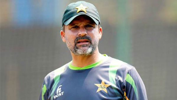 Dad is super fit than son.. Pakistani player is in the news due to his body