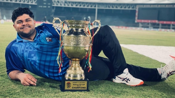 Dad is super fit than son.. Pakistani player is in the news due to his body