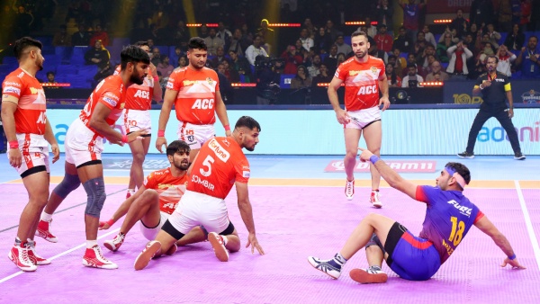 Pro Kabaddi 2023: Dabang Delhi K.C. Beat Gujarat Giants