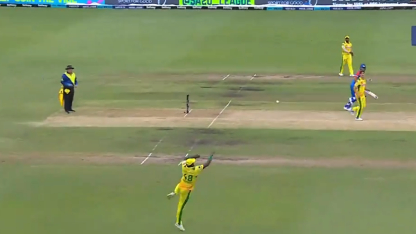 Viral: Super Kings player Romario Shepherd flies to take unbelievable screamer in SA20
