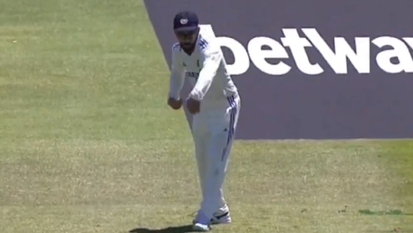 IND vs SA 2nd Test: Virat Kohli Welcomes Keshav Maharaj With Rama Dhanush Style on Feild