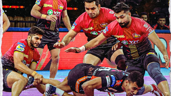 Pro Kabaddi League: Bengaluru Bulls Beat U Mumba by 42-37 Points in Thriller Match