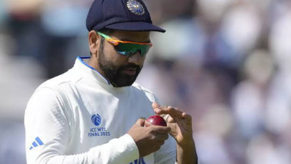 IND vs ENG 2nd Test: Team India Captain Rohit Sharma Abuses Teammates on the Stump Mic