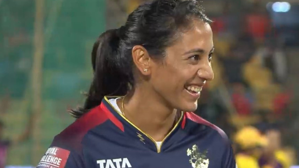 WPL 2024: RCB Fans Mad Cheers To Smriti Mandhana During Toss In Match Against UP Warriorz