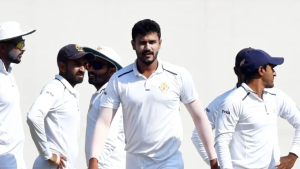 Ranji: Mayank half century, Manish unbeaten century: Karnataka lead 